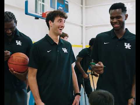 Kentucky Men's Basketball hanging with the kids at Woodhill Community Center 🏀