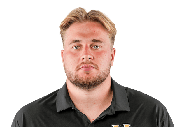 Hayden Bray headshot